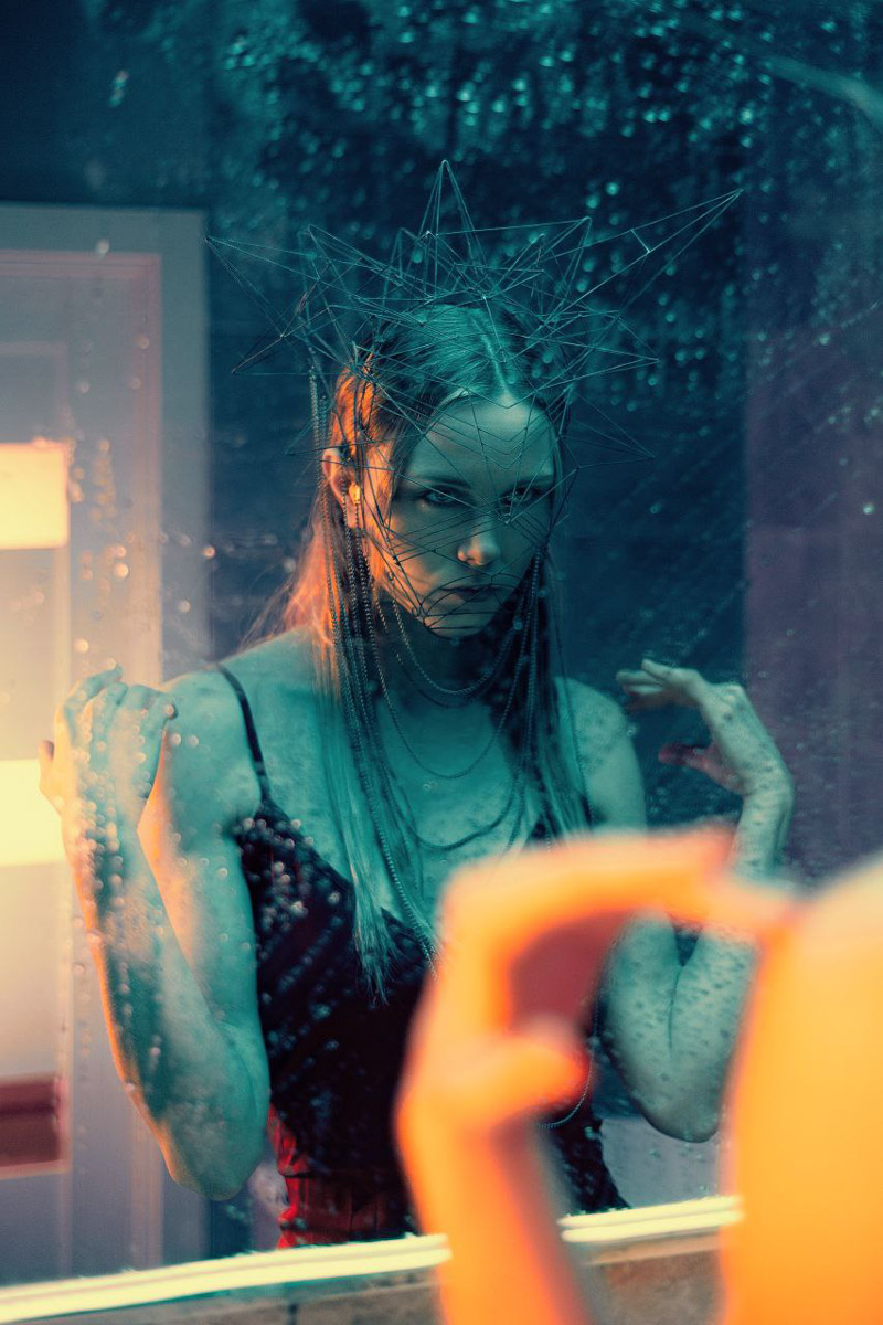 Есть во Владимире умельцы, создающие своими руками фантазийные миры, а заодно самые невероятные образы из потусторонних вселенных. Авторы концептуальных фотопроектов могут собрать ведьмино логово и перенести к далеким звездам на космическом корабле. О своих творческих вызовах владимирские ребята рассказали «Ключ-Медиа».