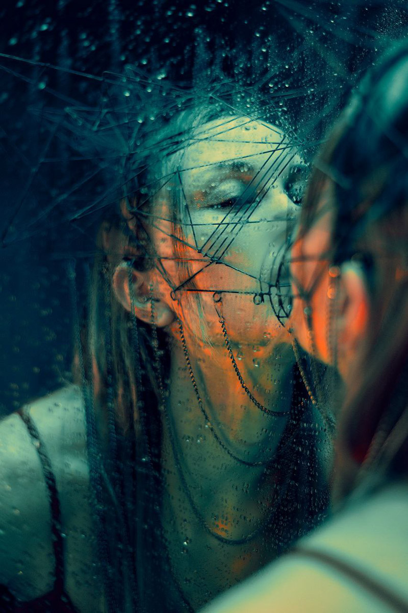 Есть во Владимире умельцы, создающие своими руками фантазийные миры, а заодно самые невероятные образы из потусторонних вселенных. Авторы концептуальных фотопроектов могут собрать ведьмино логово и перенести к далеким звездам на космическом корабле. О своих творческих вызовах владимирские ребята рассказали «Ключ-Медиа».