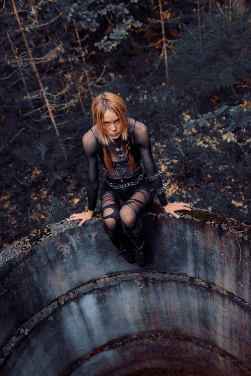 Есть во Владимире умельцы, создающие своими руками фантазийные миры, а заодно самые невероятные образы из потусторонних вселенных. Авторы концептуальных фотопроектов могут собрать ведьмино логово и перенести к далеким звездам на космическом корабле. О своих творческих вызовах владимирские ребята рассказали «Ключ-Медиа».