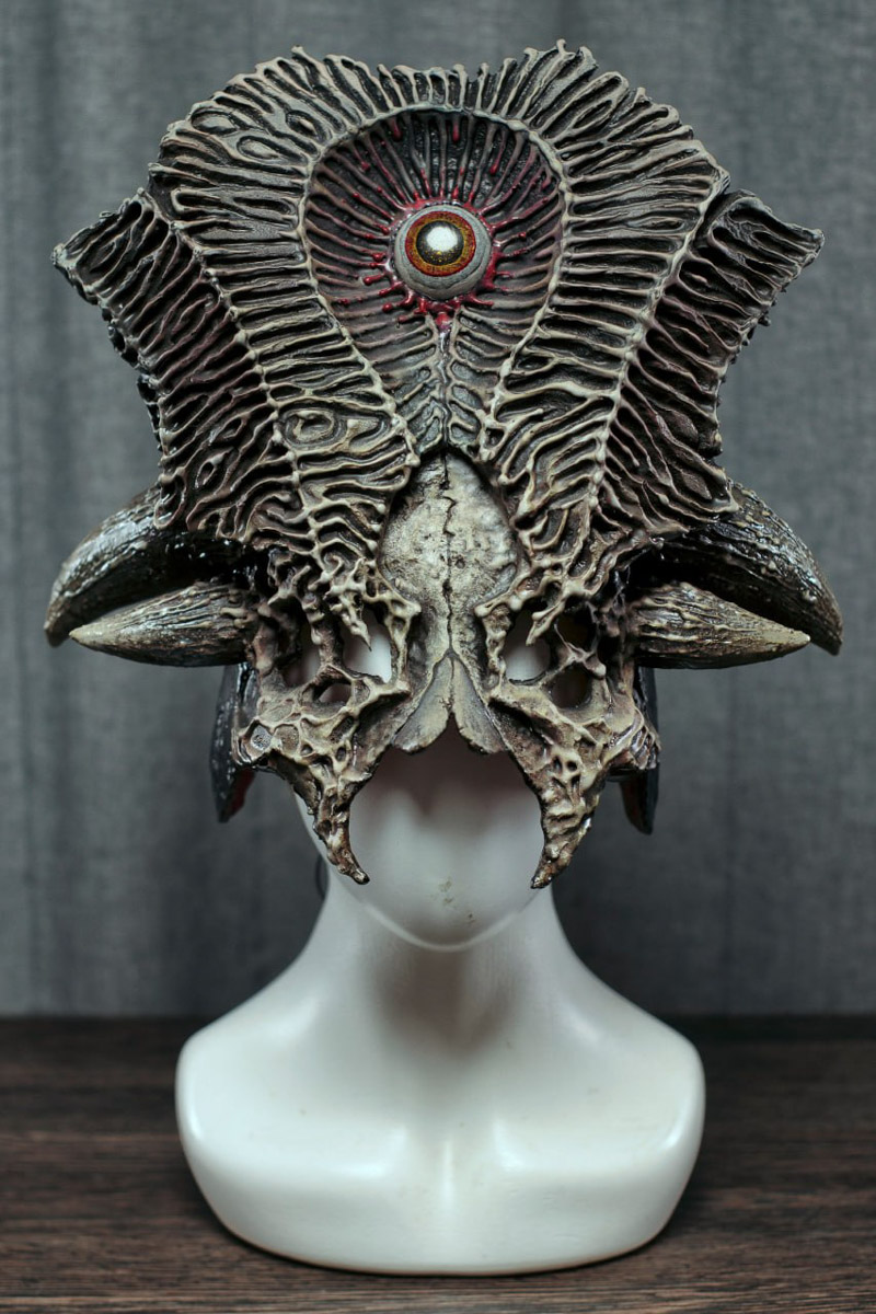 Есть во Владимире умельцы, создающие своими руками фантазийные миры, а заодно самые невероятные образы из потусторонних вселенных. Авторы концептуальных фотопроектов могут собрать ведьмино логово и перенести к далеким звездам на космическом корабле. О своих творческих вызовах владимирские ребята рассказали «Ключ-Медиа».