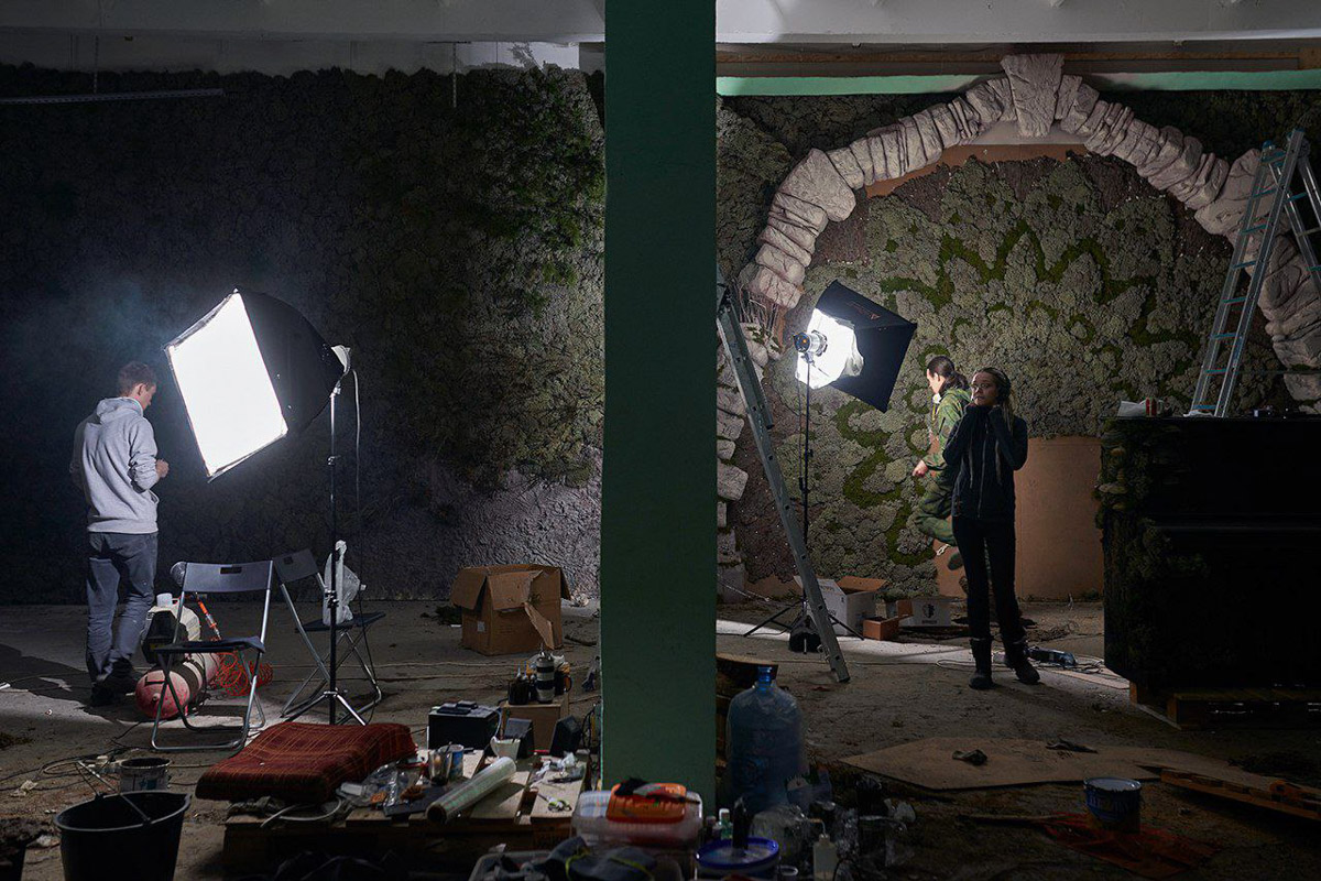 Есть во Владимире умельцы, создающие своими руками фантазийные миры, а заодно самые невероятные образы из потусторонних вселенных. Авторы концептуальных фотопроектов могут собрать ведьмино логово и перенести к далеким звездам на космическом корабле. О своих творческих вызовах владимирские ребята рассказали «Ключ-Медиа».