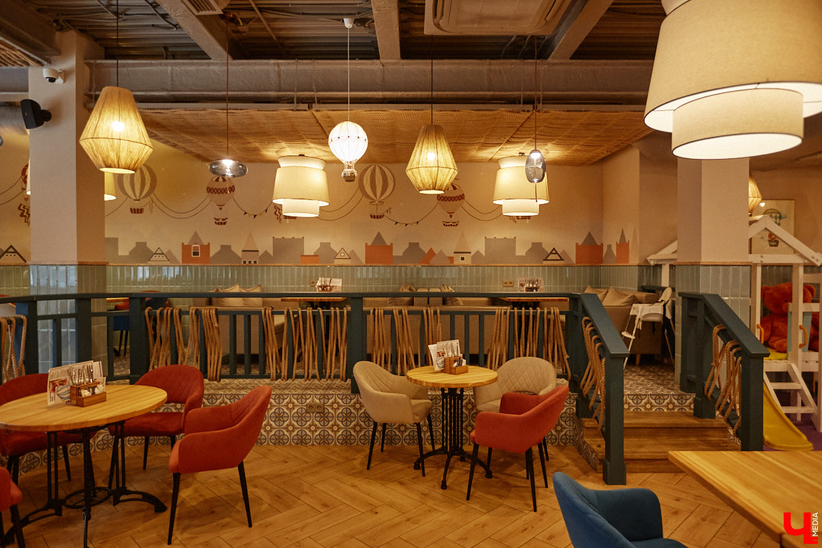 Ресторан в Активити-Парке активно работает над ребрендингом. В ближайшее время уютное семейное заведение ждет масштабное обновление, а новая команда уже вовсю готовится к приему гостей. Что любопытного приготовила полюбившаяся многим локация и кого пока не хватает в кулинарной семье?