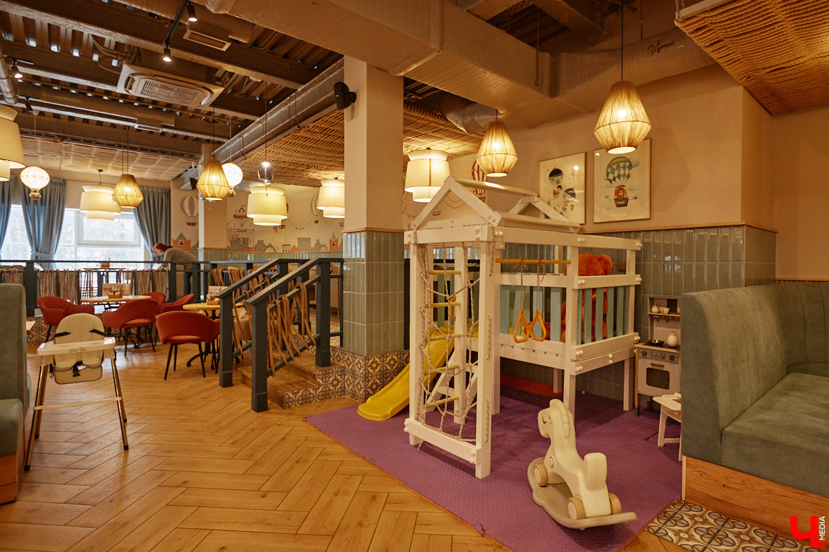 Ресторан в Активити-Парке активно работает над ребрендингом. В ближайшее время уютное семейное заведение ждет масштабное обновление, а новая команда уже вовсю готовится к приему гостей. Что любопытного приготовила полюбившаяся многим локация и кого пока не хватает в кулинарной семье?