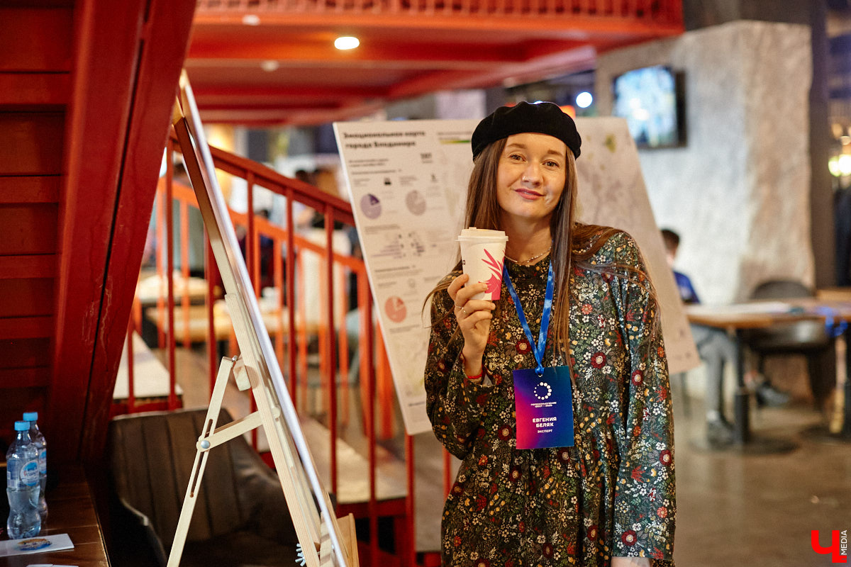 Минувшее воскресенье выдалось продуктивным. Целый день эксперты из разных городов обсуждали развитие Владимира в рамках урбанистического фестиваля «ПереосмыслениеФЕСТ-2025». На этот раз событие посвятили связи эмоций человека и общественного пространства. О чем конкретно говорили собравшиеся — читайте в нашем материале.