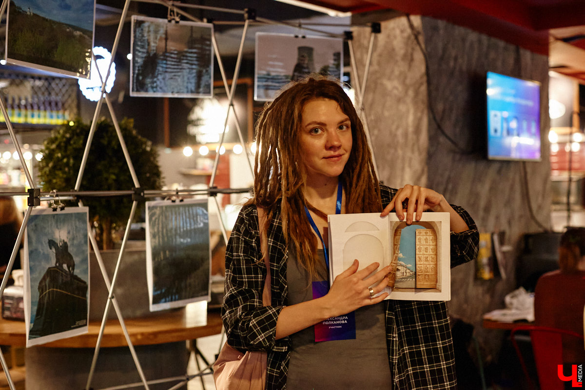 Минувшее воскресенье выдалось продуктивным. Целый день эксперты из разных городов обсуждали развитие Владимира в рамках урбанистического фестиваля «ПереосмыслениеФЕСТ-2025». На этот раз событие посвятили связи эмоций человека и общественного пространства. О чем конкретно говорили собравшиеся — читайте в нашем материале.