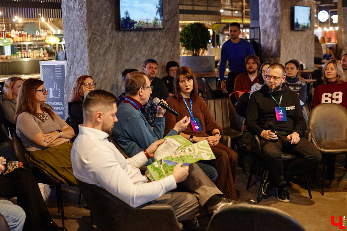 Минувшее воскресенье выдалось продуктивным. Целый день эксперты из разных городов обсуждали развитие Владимира в рамках урбанистического фестиваля «ПереосмыслениеФЕСТ-2025». На этот раз событие посвятили связи эмоций человека и общественного пространства. О чем конкретно говорили собравшиеся — читайте в нашем материале.
