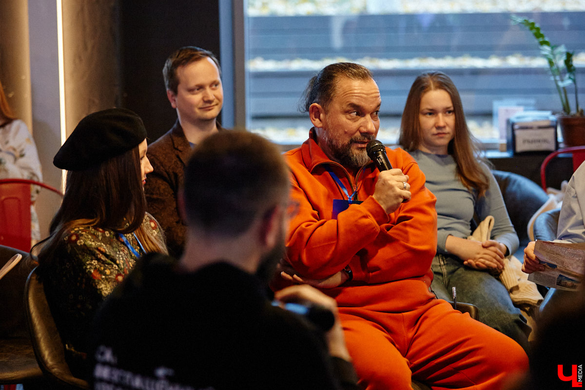 Минувшее воскресенье выдалось продуктивным. Целый день эксперты из разных городов обсуждали развитие Владимира в рамках урбанистического фестиваля «ПереосмыслениеФЕСТ-2025». На этот раз событие посвятили связи эмоций человека и общественного пространства. О чем конкретно говорили собравшиеся — читайте в нашем материале.