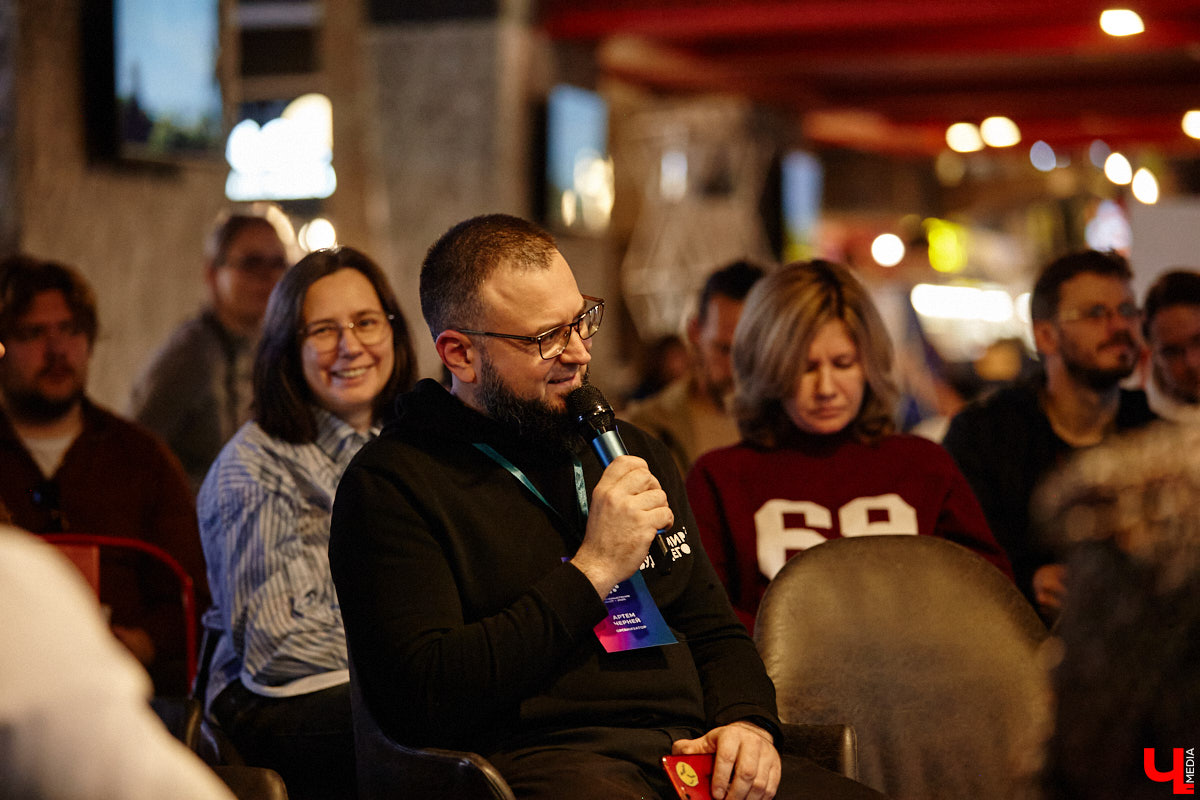 Минувшее воскресенье выдалось продуктивным. Целый день эксперты из разных городов обсуждали развитие Владимира в рамках урбанистического фестиваля «ПереосмыслениеФЕСТ-2025». На этот раз событие посвятили связи эмоций человека и общественного пространства. О чем конкретно говорили собравшиеся — читайте в нашем материале.