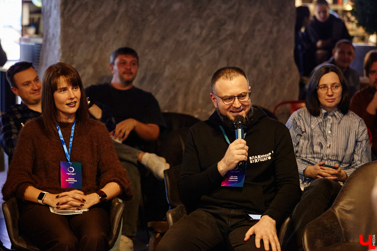 Минувшее воскресенье выдалось продуктивным. Целый день эксперты из разных городов обсуждали развитие Владимира в рамках урбанистического фестиваля «ПереосмыслениеФЕСТ-2025». На этот раз событие посвятили связи эмоций человека и общественного пространства. О чем конкретно говорили собравшиеся — читайте в нашем материале.