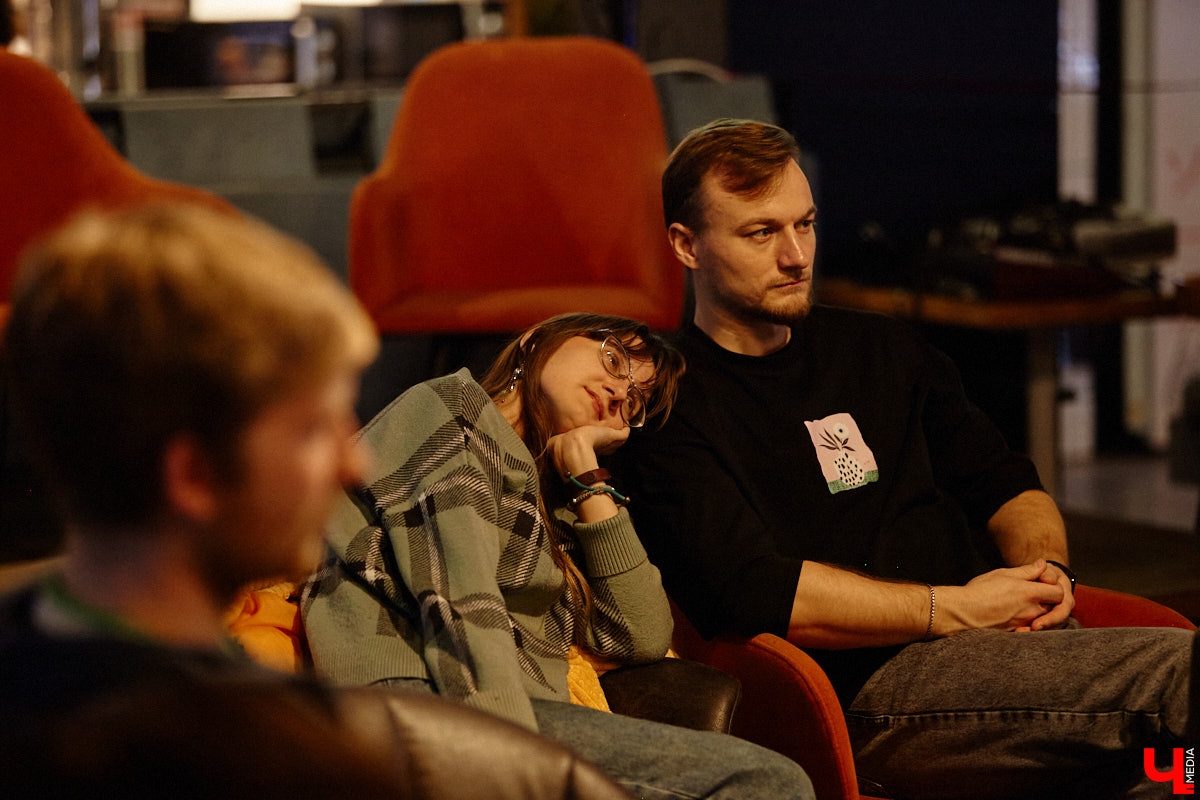 Минувшее воскресенье выдалось продуктивным. Целый день эксперты из разных городов обсуждали развитие Владимира в рамках урбанистического фестиваля «ПереосмыслениеФЕСТ-2025». На этот раз событие посвятили связи эмоций человека и общественного пространства. О чем конкретно говорили собравшиеся — читайте в нашем материале.