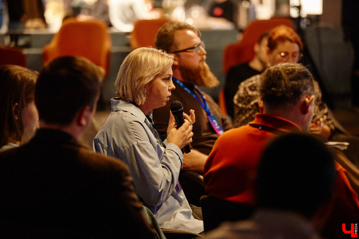 Минувшее воскресенье выдалось продуктивным. Целый день эксперты из разных городов обсуждали развитие Владимира в рамках урбанистического фестиваля «ПереосмыслениеФЕСТ-2025». На этот раз событие посвятили связи эмоций человека и общественного пространства. О чем конкретно говорили собравшиеся — читайте в нашем материале.