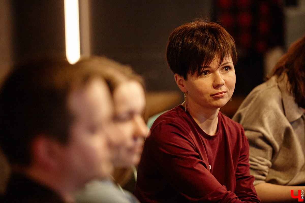 Минувшее воскресенье выдалось продуктивным. Целый день эксперты из разных городов обсуждали развитие Владимира в рамках урбанистического фестиваля «ПереосмыслениеФЕСТ-2025». На этот раз событие посвятили связи эмоций человека и общественного пространства. О чем конкретно говорили собравшиеся — читайте в нашем материале.