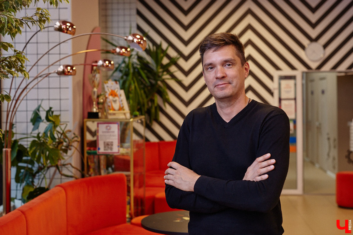 К современным детям нужен соответствующий подход. Об этом не понаслышке знают в «Калейдоскопе». Педагоги клуба занимаются с ребятами разных возрастов с 2018 года. Некоторых подопечных они обучают с самого раннего возраста, а потому успели стать им практически второй семьей.