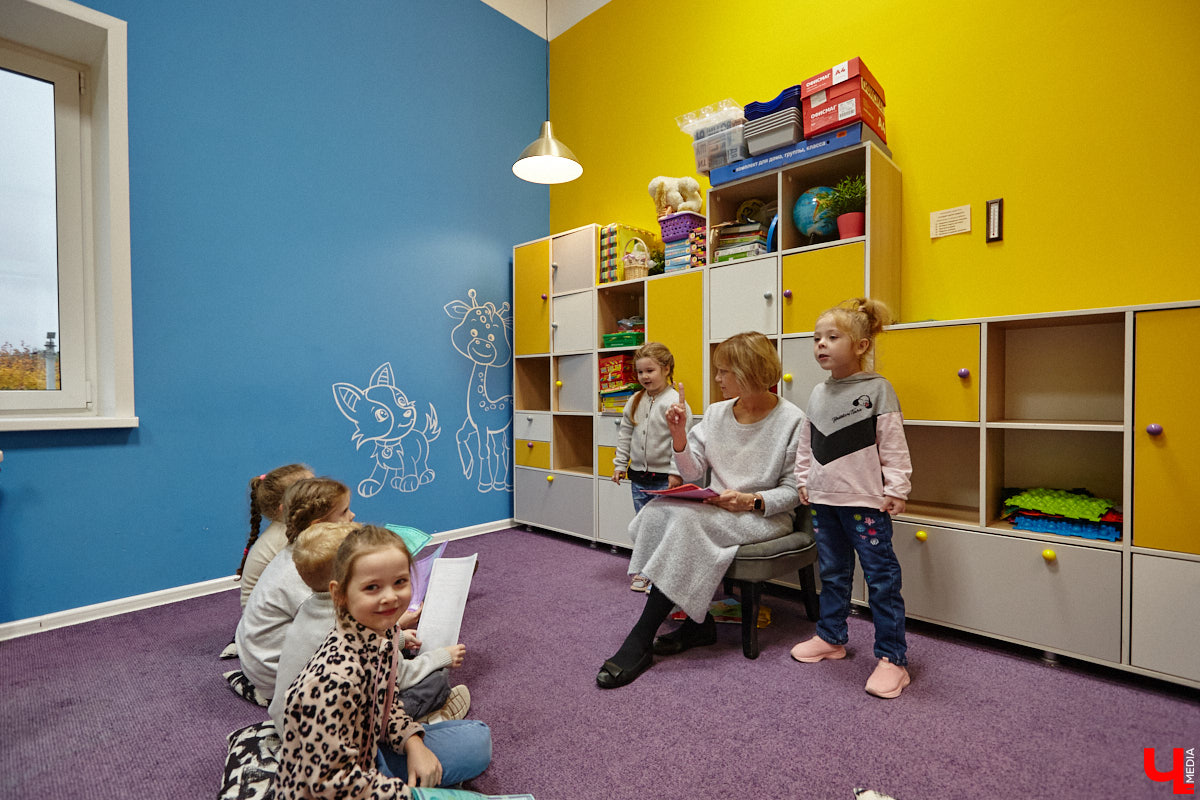 К современным детям нужен соответствующий подход. Об этом не понаслышке знают в «Калейдоскопе». Педагоги клуба занимаются с ребятами разных возрастов с 2018 года. Некоторых подопечных они обучают с самого раннего возраста, а потому успели стать им практически второй семьей.