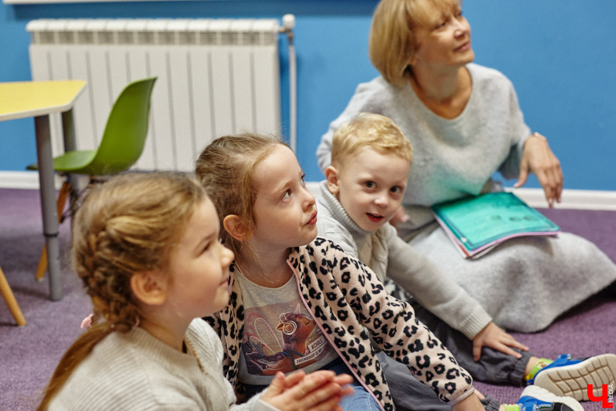 К современным детям нужен соответствующий подход. Об этом не понаслышке знают в «Калейдоскопе». Педагоги клуба занимаются с ребятами разных возрастов с 2018 года. Некоторых подопечных они обучают с самого раннего возраста, а потому успели стать им практически второй семьей.