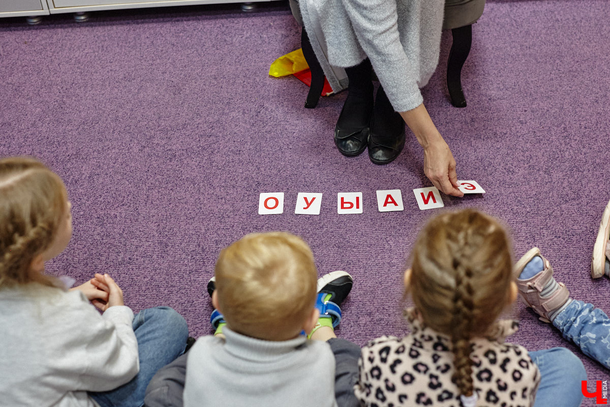 К современным детям нужен соответствующий подход. Об этом не понаслышке знают в «Калейдоскопе». Педагоги клуба занимаются с ребятами разных возрастов с 2018 года. Некоторых подопечных они обучают с самого раннего возраста, а потому успели стать им практически второй семьей.