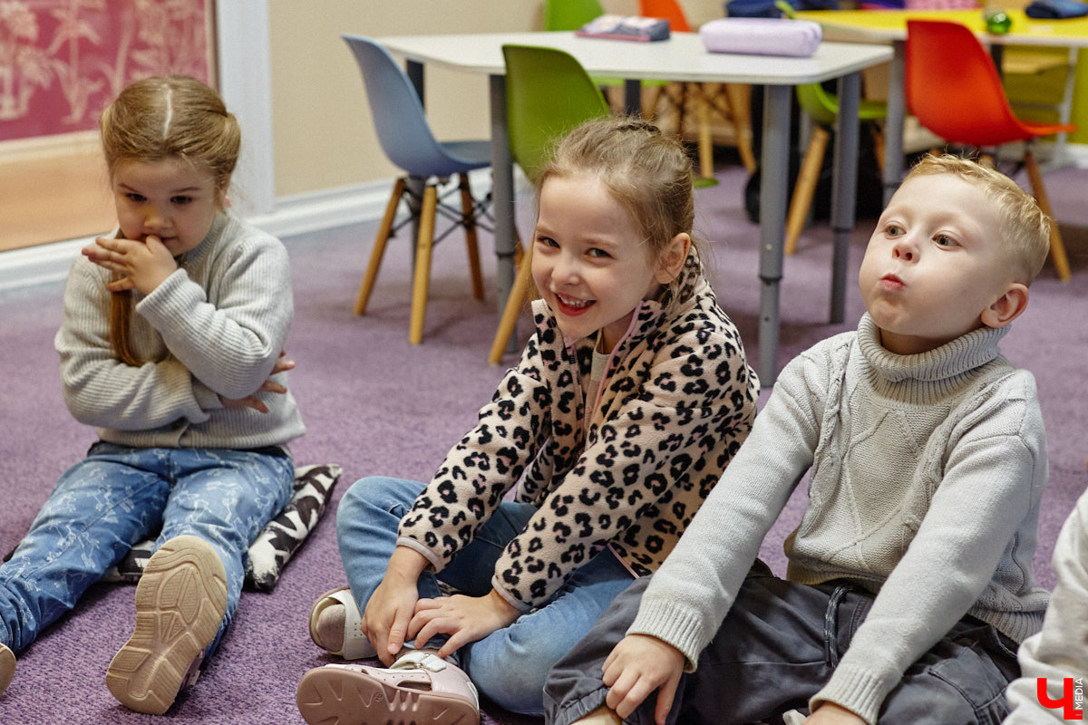 К современным детям нужен соответствующий подход. Об этом не понаслышке знают в «Калейдоскопе». Педагоги клуба занимаются с ребятами разных возрастов с 2018 года. Некоторых подопечных они обучают с самого раннего возраста, а потому успели стать им практически второй семьей.