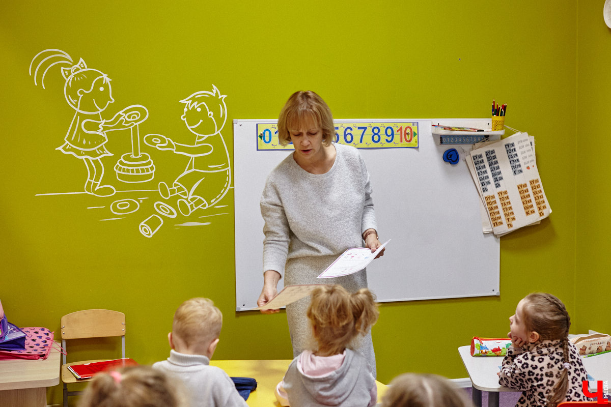 К современным детям нужен соответствующий подход. Об этом не понаслышке знают в «Калейдоскопе». Педагоги клуба занимаются с ребятами разных возрастов с 2018 года. Некоторых подопечных они обучают с самого раннего возраста, а потому успели стать им практически второй семьей.