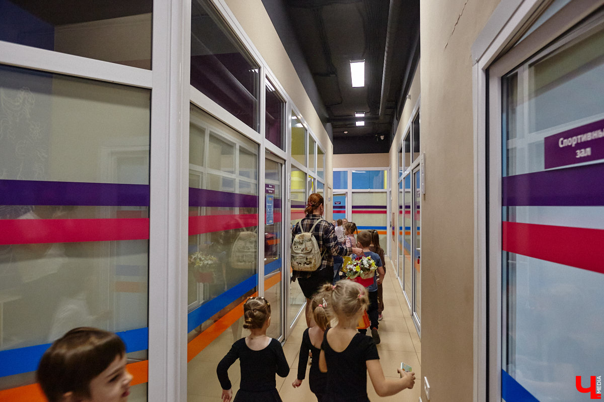 К современным детям нужен соответствующий подход. Об этом не понаслышке знают в «Калейдоскопе». Педагоги клуба занимаются с ребятами разных возрастов с 2018 года. Некоторых подопечных они обучают с самого раннего возраста, а потому успели стать им практически второй семьей.