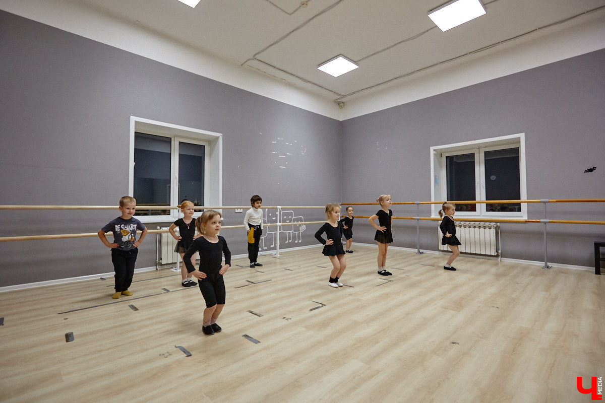 К современным детям нужен соответствующий подход. Об этом не понаслышке знают в «Калейдоскопе». Педагоги клуба занимаются с ребятами разных возрастов с 2018 года. Некоторых подопечных они обучают с самого раннего возраста, а потому успели стать им практически второй семьей.