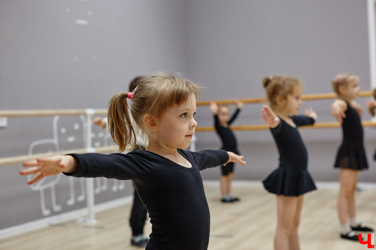 К современным детям нужен соответствующий подход. Об этом не понаслышке знают в «Калейдоскопе». Педагоги клуба занимаются с ребятами разных возрастов с 2018 года. Некоторых подопечных они обучают с самого раннего возраста, а потому успели стать им практически второй семьей.