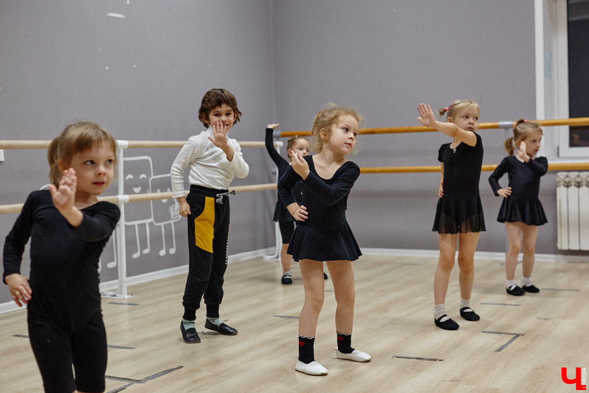 К современным детям нужен соответствующий подход. Об этом не понаслышке знают в «Калейдоскопе». Педагоги клуба занимаются с ребятами разных возрастов с 2018 года. Некоторых подопечных они обучают с самого раннего возраста, а потому успели стать им практически второй семьей.