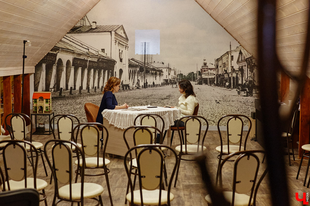 Где мы, а где африканские тяжеловесы с бивнями! Но руководитель нескольких частных музеев Татьяна Пикунова уверяет: слоны были ближе к Владимирской губернии, чем нам кажется. Анекдотическую историю столетней давности автор перенесла на страницы своей новой книги, которую «Ключ-Медиа» уже успел полистать.