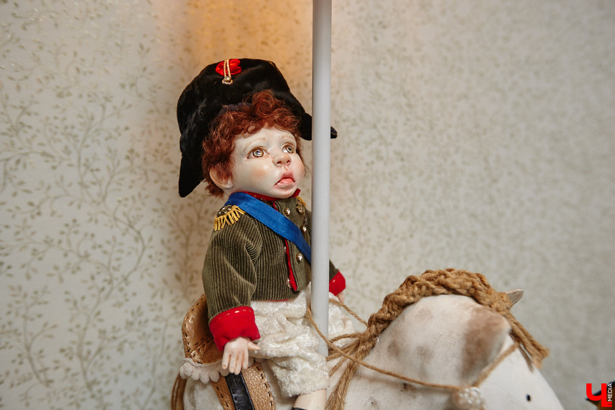 Как часто вы задумываетесь над необходимостью существования 25-го часа в сутках? Мы ежедневно! За дополнительные 60 минут можно было бы так много успеть! Об этом не понаслышке знает рукодельница из Владимира Ирина Финогенова, которая творит не покладая рук уже много лет. Тематика нехватки заветных секунд отразилась и в ее любопытных изделиях.