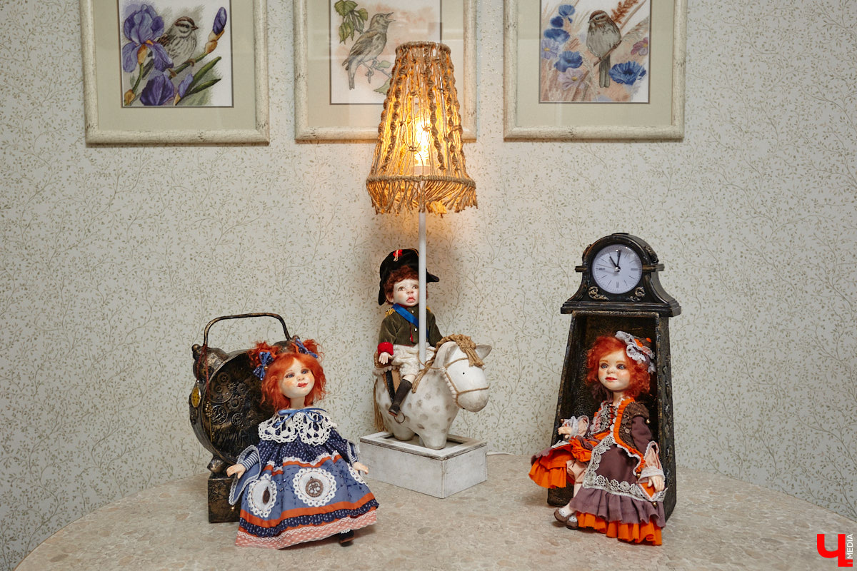 Как часто вы задумываетесь над необходимостью существования 25-го часа в сутках? Мы ежедневно! За дополнительные 60 минут можно было бы так много успеть! Об этом не понаслышке знает рукодельница из Владимира Ирина Финогенова, которая творит не покладая рук уже много лет. Тематика нехватки заветных секунд отразилась и в ее любопытных изделиях.