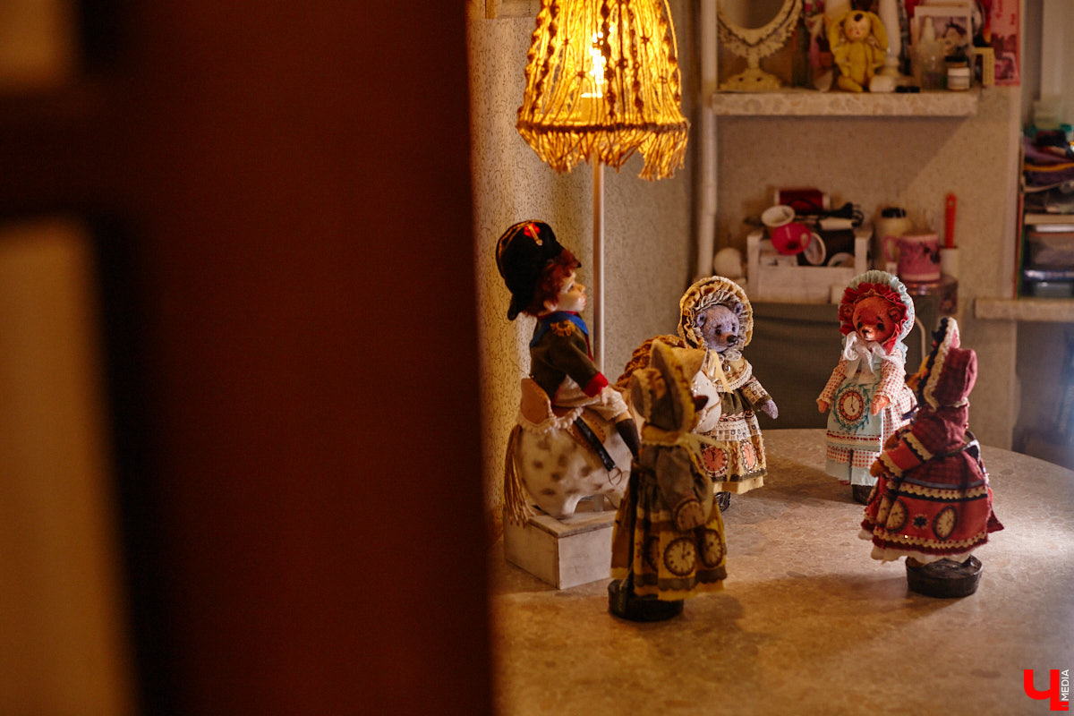 Как часто вы задумываетесь над необходимостью существования 25-го часа в сутках? Мы ежедневно! За дополнительные 60 минут можно было бы так много успеть! Об этом не понаслышке знает рукодельница из Владимира Ирина Финогенова, которая творит не покладая рук уже много лет. Тематика нехватки заветных секунд отразилась и в ее любопытных изделиях.