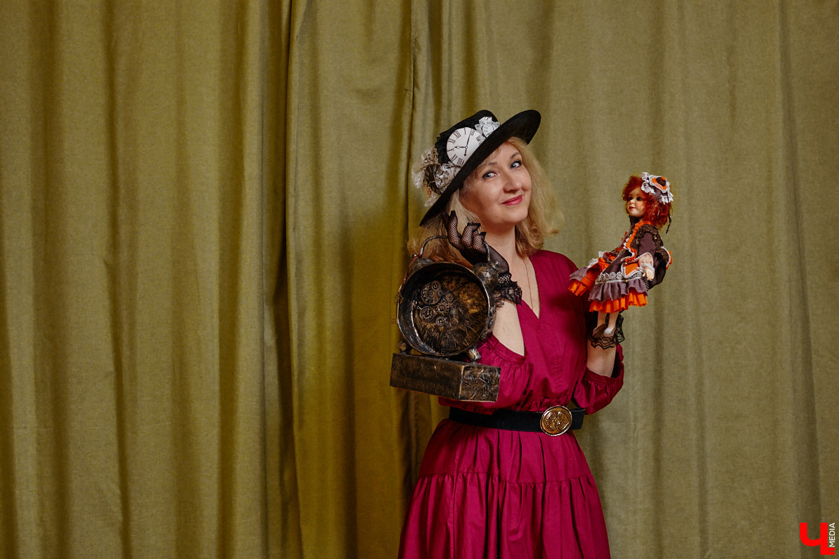 Как часто вы задумываетесь над необходимостью существования 25-го часа в сутках? Мы ежедневно! За дополнительные 60 минут можно было бы так много успеть! Об этом не понаслышке знает рукодельница из Владимира Ирина Финогенова, которая творит не покладая рук уже много лет. Тематика нехватки заветных секунд отразилась и в ее любопытных изделиях.