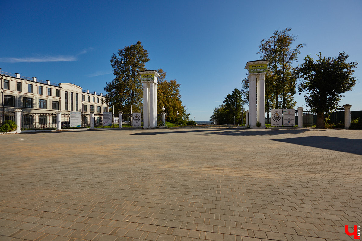 Владимирцам представили на выбор сразу пять вариантов концепций по реновации стадиона «Торпедо». Голосование за наиболее приглянувшийся рендер проходит в социальных сетях. Что о предложенных визуализациях думают жители и как оценивают эти идеи городские общественники? Давайте обсудим.