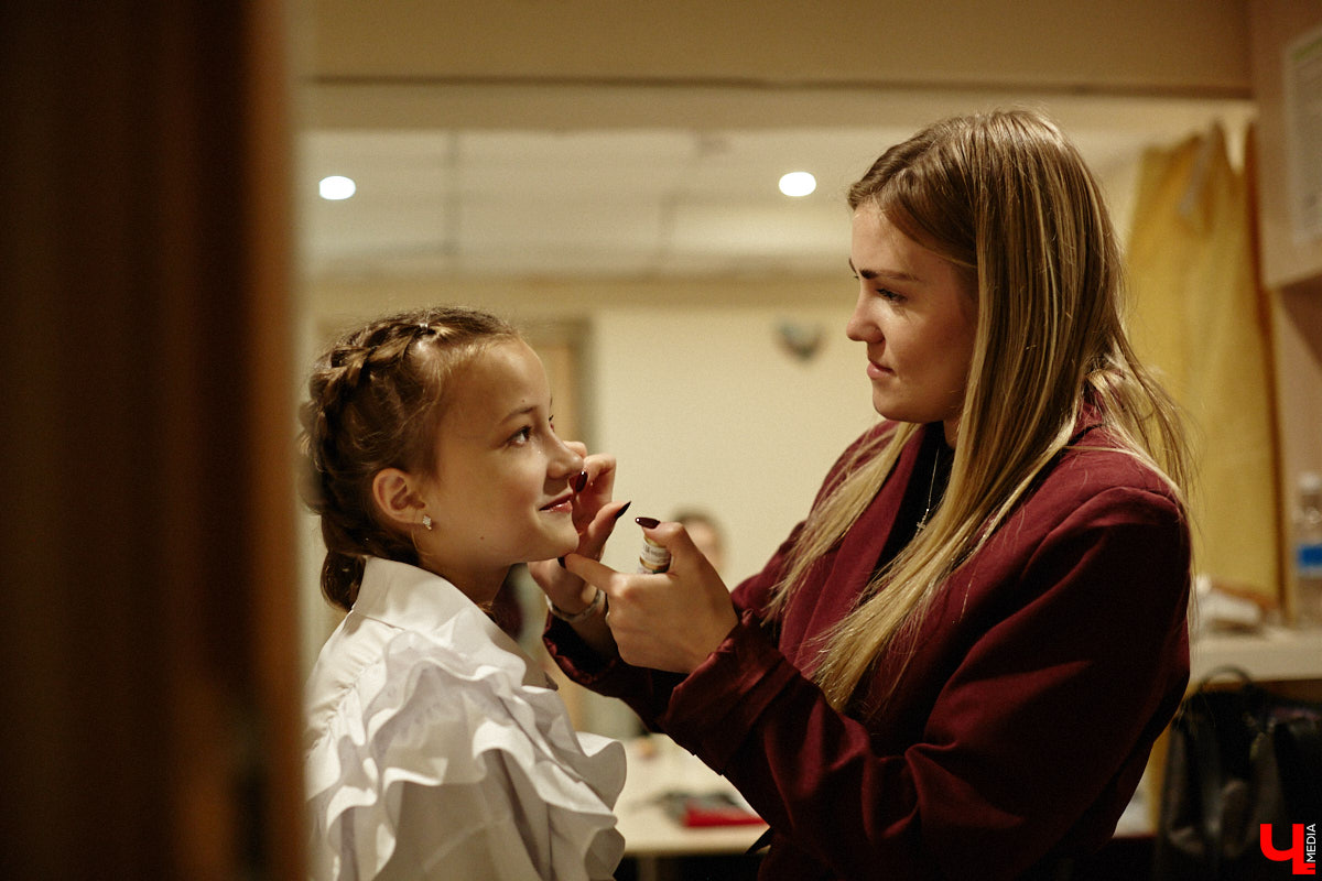 Конкурс «Поющая Губерния» отмечает 10-летний юбилей! За прошедшее время он вырос до мероприятия областного уровня, на котором рождаются настоящие звезды. В этом году на сцене Областного дворца культуры и искусства соберутся финалисты прошлых сезонов, чтобы не только исполнить свои лучшие песни, но и встретиться с людьми, ставшими опорой на их творческом пути. И подготовка уже идет полным ходом! Одну из репетиций посетил и «Ключ-Медиа».