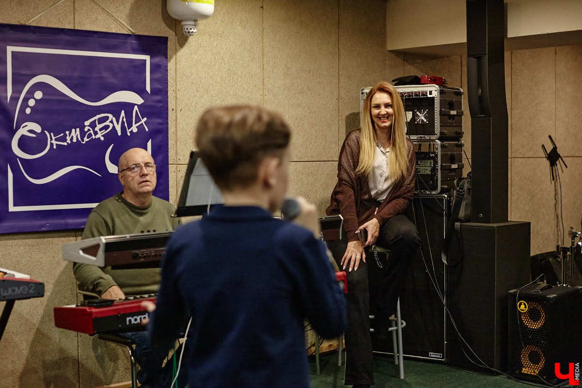 Конкурс «Поющая Губерния» отмечает 10-летний юбилей! За прошедшее время он вырос до мероприятия областного уровня, на котором рождаются настоящие звезды. В этом году на сцене Областного дворца культуры и искусства соберутся финалисты прошлых сезонов, чтобы не только исполнить свои лучшие песни, но и встретиться с людьми, ставшими опорой на их творческом пути. И подготовка уже идет полным ходом! Одну из репетиций посетил и «Ключ-Медиа».