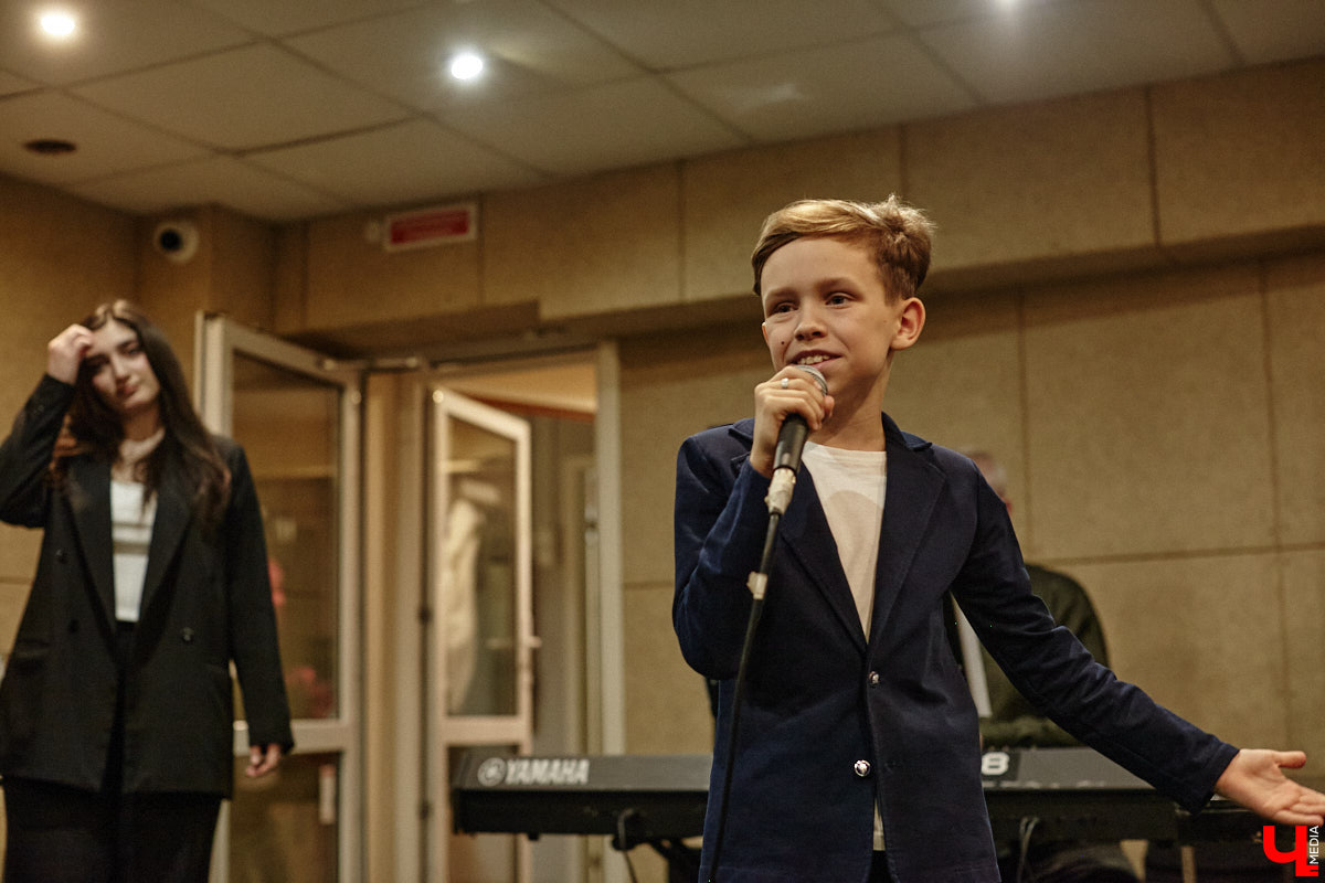 Конкурс «Поющая Губерния» отмечает 10-летний юбилей! За прошедшее время он вырос до мероприятия областного уровня, на котором рождаются настоящие звезды. В этом году на сцене Областного дворца культуры и искусства соберутся финалисты прошлых сезонов, чтобы не только исполнить свои лучшие песни, но и встретиться с людьми, ставшими опорой на их творческом пути. И подготовка уже идет полным ходом! Одну из репетиций посетил и «Ключ-Медиа».