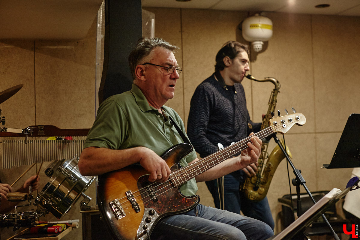 Конкурс «Поющая Губерния» отмечает 10-летний юбилей! За прошедшее время он вырос до мероприятия областного уровня, на котором рождаются настоящие звезды. В этом году на сцене Областного дворца культуры и искусства соберутся финалисты прошлых сезонов, чтобы не только исполнить свои лучшие песни, но и встретиться с людьми, ставшими опорой на их творческом пути. И подготовка уже идет полным ходом! Одну из репетиций посетил и «Ключ-Медиа».