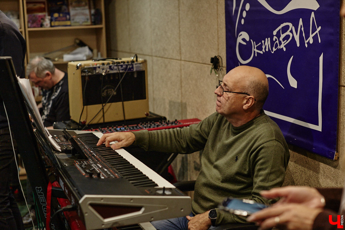 Конкурс «Поющая Губерния» отмечает 10-летний юбилей! За прошедшее время он вырос до мероприятия областного уровня, на котором рождаются настоящие звезды. В этом году на сцене Областного дворца культуры и искусства соберутся финалисты прошлых сезонов, чтобы не только исполнить свои лучшие песни, но и встретиться с людьми, ставшими опорой на их творческом пути. И подготовка уже идет полным ходом! Одну из репетиций посетил и «Ключ-Медиа».