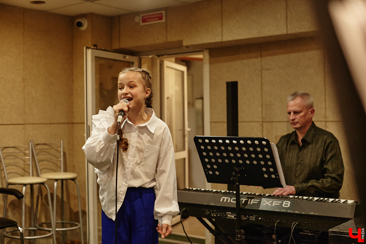 Конкурс «Поющая Губерния» отмечает 10-летний юбилей! За прошедшее время он вырос до мероприятия областного уровня, на котором рождаются настоящие звезды. В этом году на сцене Областного дворца культуры и искусства соберутся финалисты прошлых сезонов, чтобы не только исполнить свои лучшие песни, но и встретиться с людьми, ставшими опорой на их творческом пути. И подготовка уже идет полным ходом! Одну из репетиций посетил и «Ключ-Медиа».