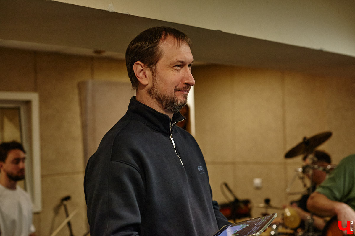 Конкурс «Поющая Губерния» отмечает 10-летний юбилей! За прошедшее время он вырос до мероприятия областного уровня, на котором рождаются настоящие звезды. В этом году на сцене Областного дворца культуры и искусства соберутся финалисты прошлых сезонов, чтобы не только исполнить свои лучшие песни, но и встретиться с людьми, ставшими опорой на их творческом пути. И подготовка уже идет полным ходом! Одну из репетиций посетил и «Ключ-Медиа».