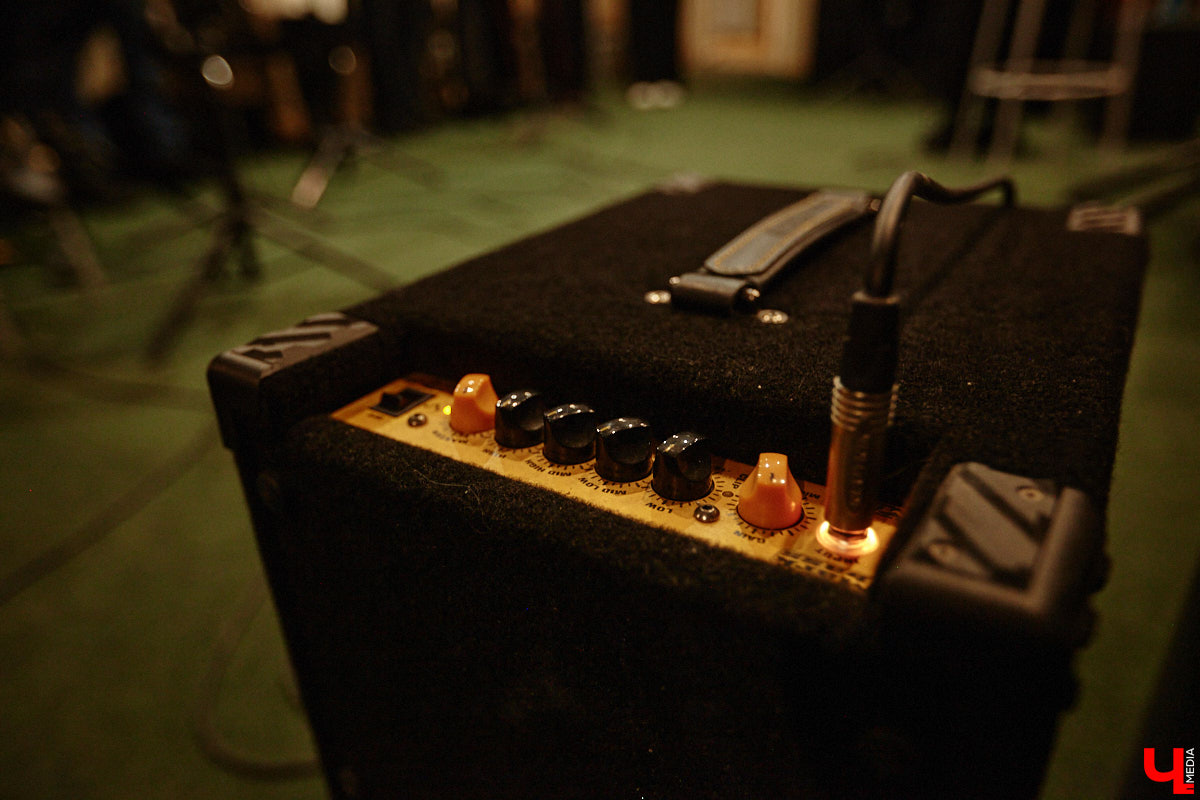 Конкурс «Поющая Губерния» отмечает 10-летний юбилей! За прошедшее время он вырос до мероприятия областного уровня, на котором рождаются настоящие звезды. В этом году на сцене Областного дворца культуры и искусства соберутся финалисты прошлых сезонов, чтобы не только исполнить свои лучшие песни, но и встретиться с людьми, ставшими опорой на их творческом пути. И подготовка уже идет полным ходом! Одну из репетиций посетил и «Ключ-Медиа».