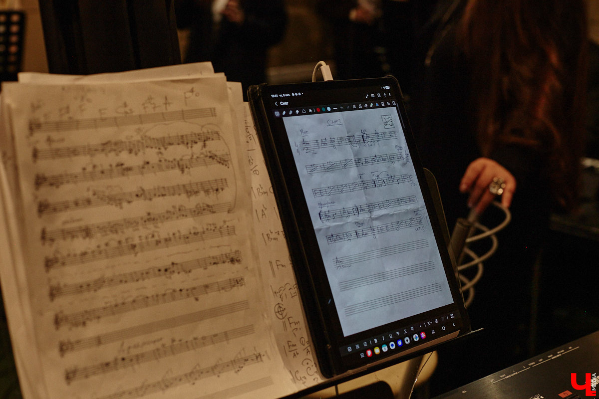 Конкурс «Поющая Губерния» отмечает 10-летний юбилей! За прошедшее время он вырос до мероприятия областного уровня, на котором рождаются настоящие звезды. В этом году на сцене Областного дворца культуры и искусства соберутся финалисты прошлых сезонов, чтобы не только исполнить свои лучшие песни, но и встретиться с людьми, ставшими опорой на их творческом пути. И подготовка уже идет полным ходом! Одну из репетиций посетил и «Ключ-Медиа».