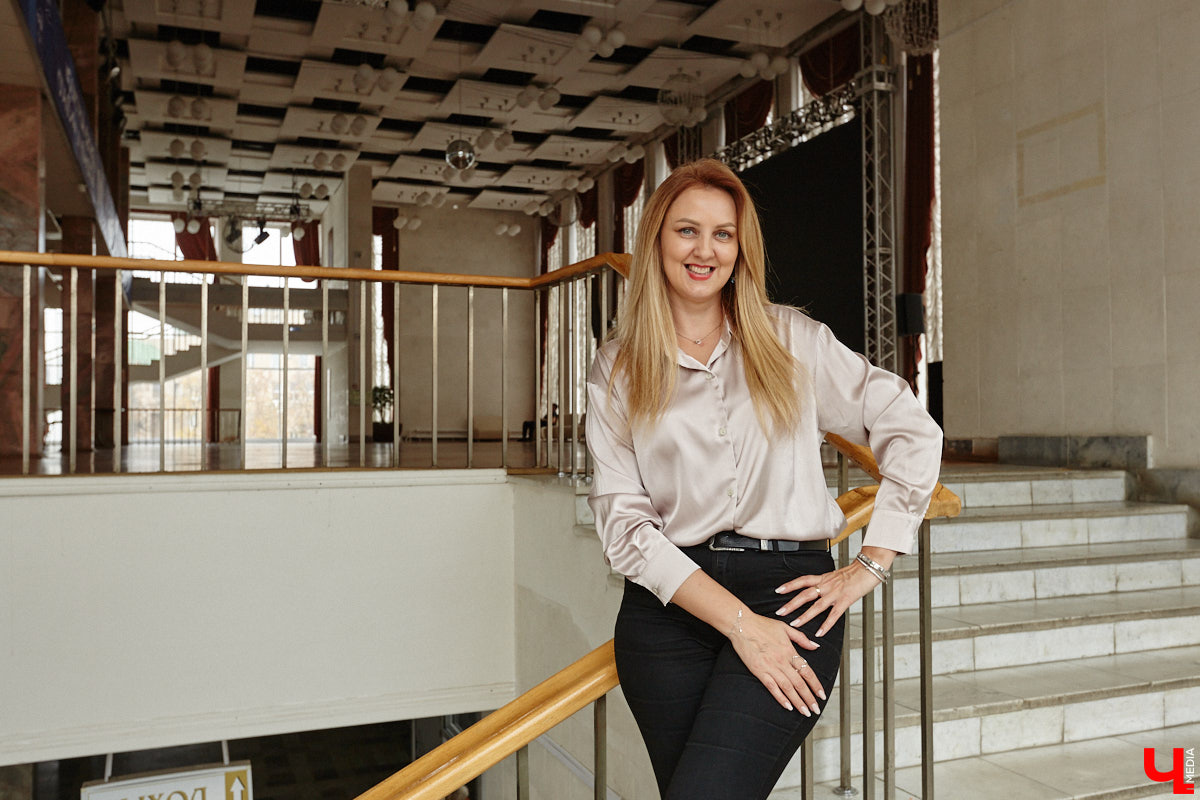 Конкурс «Поющая Губерния» отмечает 10-летний юбилей! За прошедшее время он вырос до мероприятия областного уровня, на котором рождаются настоящие звезды. В этом году на сцене Областного дворца культуры и искусства соберутся финалисты прошлых сезонов, чтобы не только исполнить свои лучшие песни, но и встретиться с людьми, ставшими опорой на их творческом пути. И подготовка уже идет полным ходом! Одну из репетиций посетил и «Ключ-Медиа».