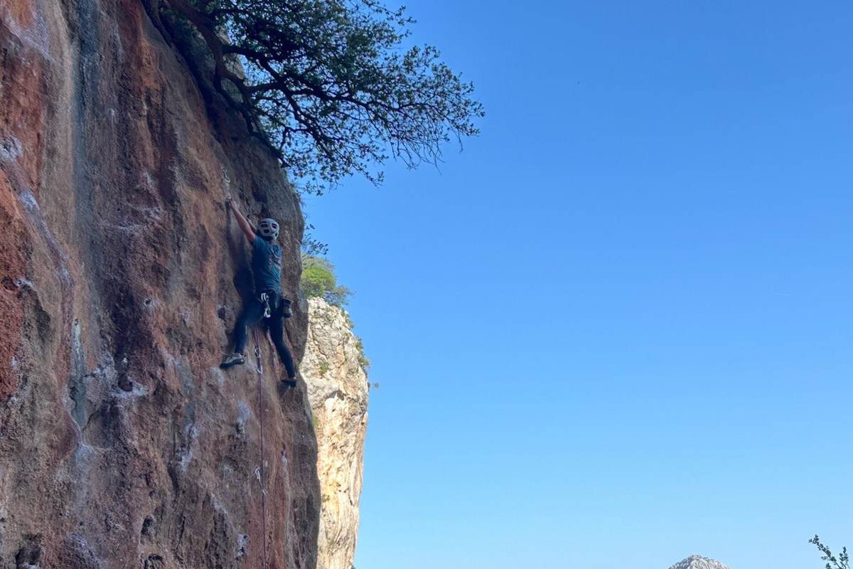 В жизни психолога из Владимира Татьяны Пошаталовой есть место и для спорта, и для путешествий. Более того, они могут гармонично дополнять друг друга. Например, на отдыхе в Анталье и Дахабе девушка не грелась у моря, а покоряла скалы и наслаждалась свободой за пределами однообразных отелей.