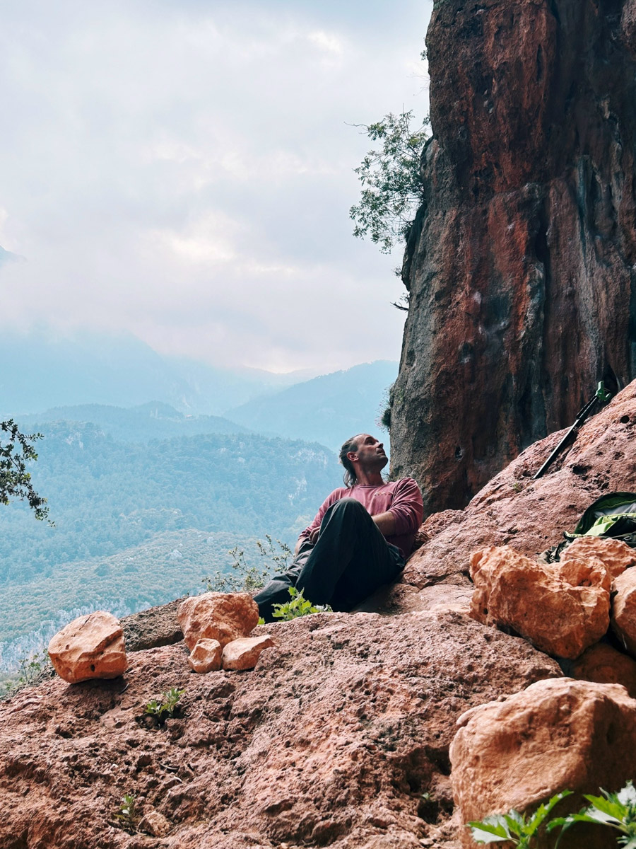 В жизни психолога из Владимира Татьяны Пошаталовой есть место и для спорта, и для путешествий. Более того, они могут гармонично дополнять друг друга. Например, на отдыхе в Анталье и Дахабе девушка не грелась у моря, а покоряла скалы и наслаждалась свободой за пределами однообразных отелей.