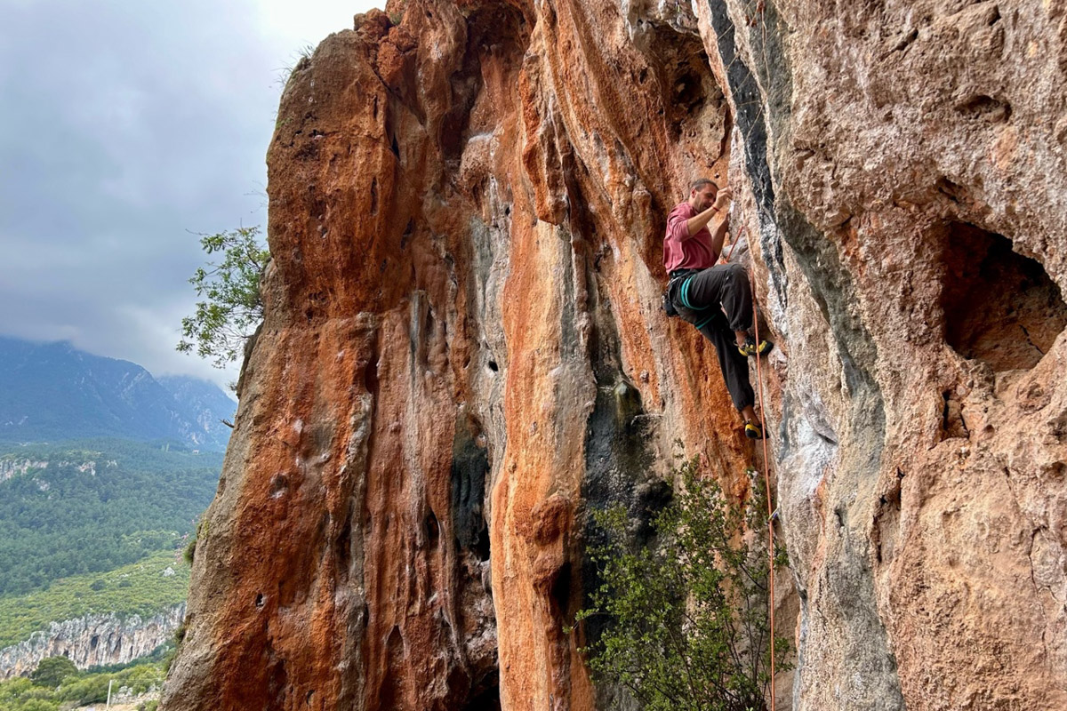 В жизни психолога из Владимира Татьяны Пошаталовой есть место и для спорта, и для путешествий. Более того, они могут гармонично дополнять друг друга. Например, на отдыхе в Анталье и Дахабе девушка не грелась у моря, а покоряла скалы и наслаждалась свободой за пределами однообразных отелей.