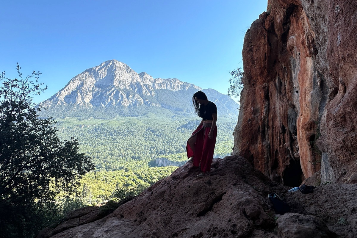 В жизни психолога из Владимира Татьяны Пошаталовой есть место и для спорта, и для путешествий. Более того, они могут гармонично дополнять друг друга. Например, на отдыхе в Анталье и Дахабе девушка не грелась у моря, а покоряла скалы и наслаждалась свободой за пределами однообразных отелей.
