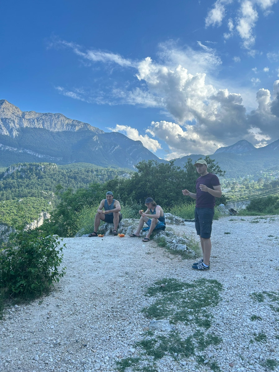 В жизни психолога из Владимира Татьяны Пошаталовой есть место и для спорта, и для путешествий. Более того, они могут гармонично дополнять друг друга. Например, на отдыхе в Анталье и Дахабе девушка не грелась у моря, а покоряла скалы и наслаждалась свободой за пределами однообразных отелей.