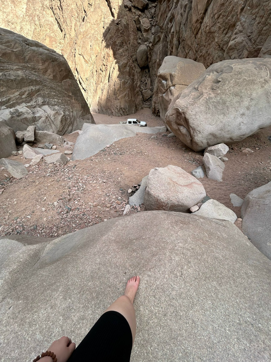 В жизни психолога из Владимира Татьяны Пошаталовой есть место и для спорта, и для путешествий. Более того, они могут гармонично дополнять друг друга. Например, на отдыхе в Анталье и Дахабе девушка не грелась у моря, а покоряла скалы и наслаждалась свободой за пределами однообразных отелей.