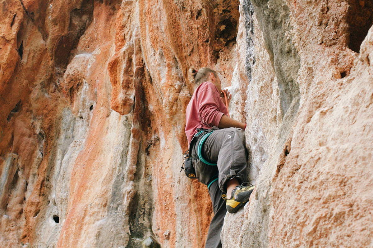 В жизни психолога из Владимира Татьяны Пошаталовой есть место и для спорта, и для путешествий. Более того, они могут гармонично дополнять друг друга. Например, на отдыхе в Анталье и Дахабе девушка не грелась у моря, а покоряла скалы и наслаждалась свободой за пределами однообразных отелей.
