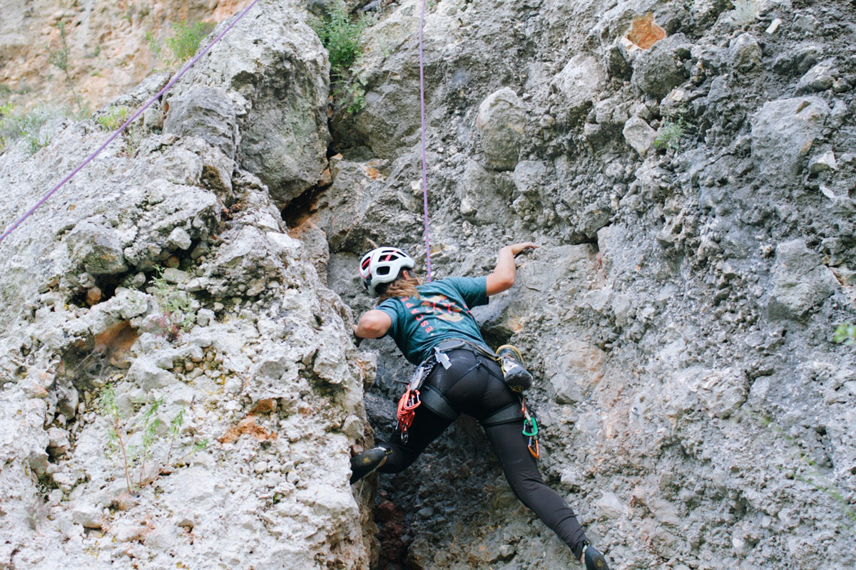 В жизни психолога из Владимира Татьяны Пошаталовой есть место и для спорта, и для путешествий. Более того, они могут гармонично дополнять друг друга. Например, на отдыхе в Анталье и Дахабе девушка не грелась у моря, а покоряла скалы и наслаждалась свободой за пределами однообразных отелей.